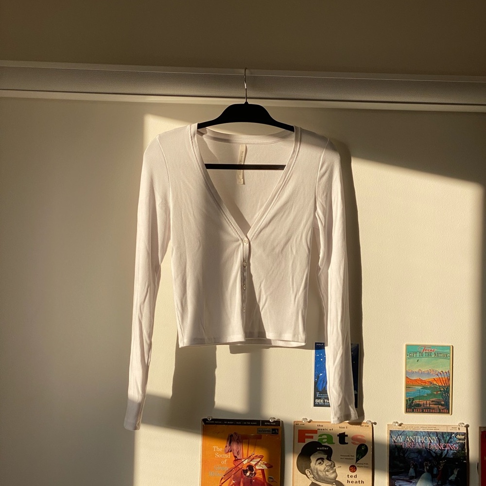 SOLD white aritzia babaton long sleeve henley!!